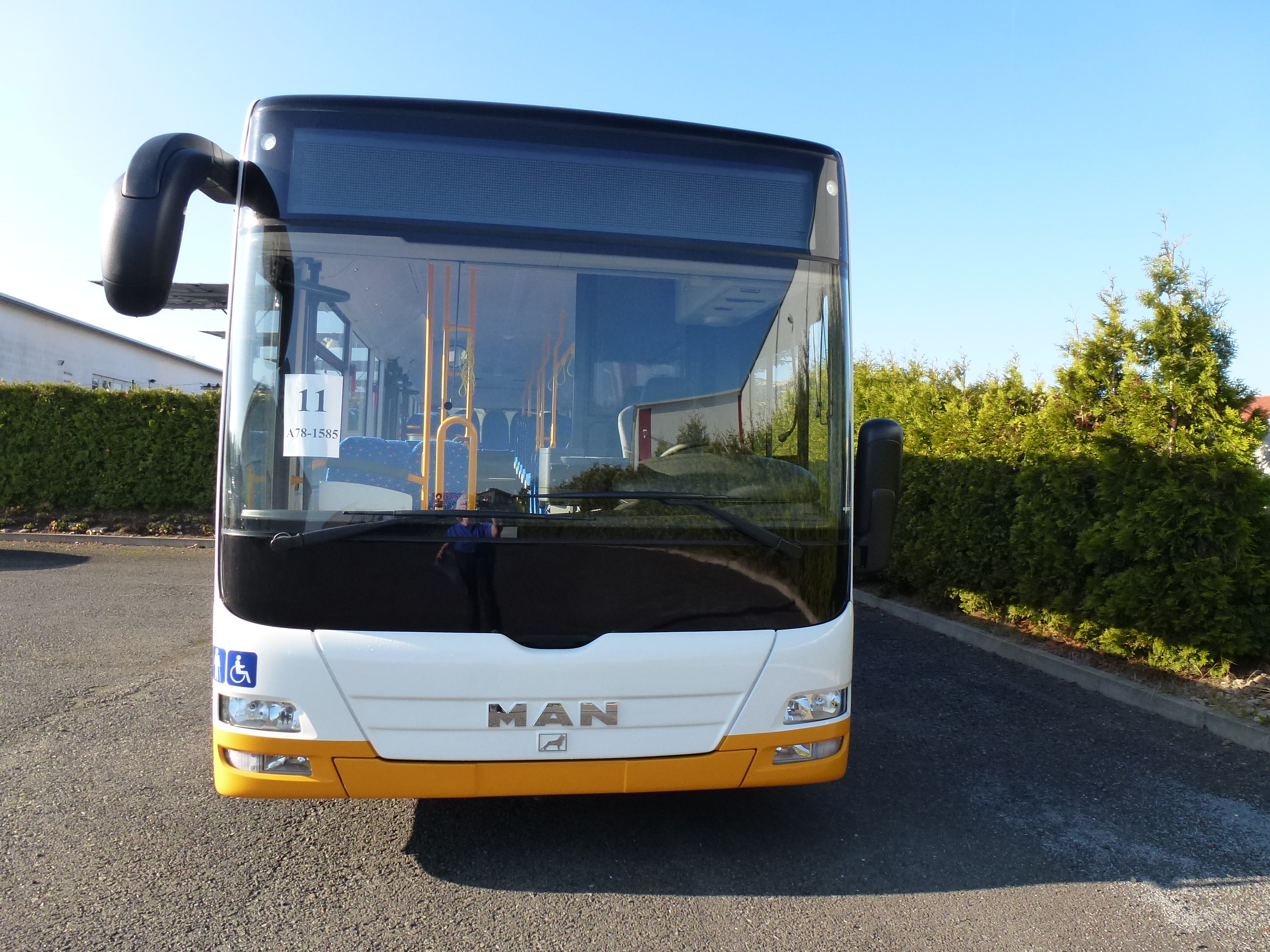 MAN Bus Vorn – Teillackierung